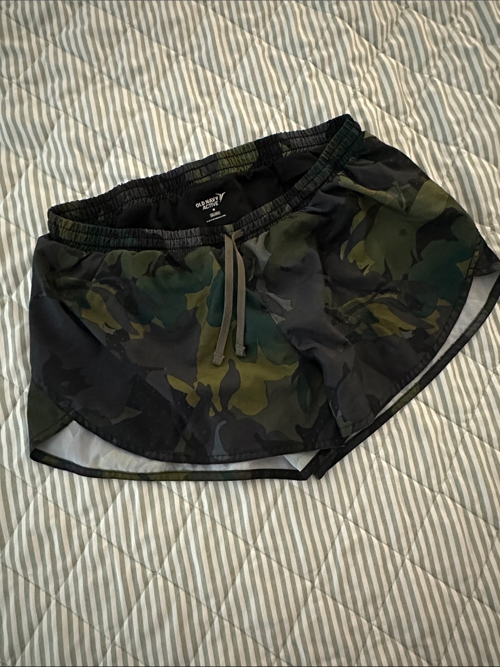 Old Navy Camo Print Women's Athletic Shorts - Green & Black